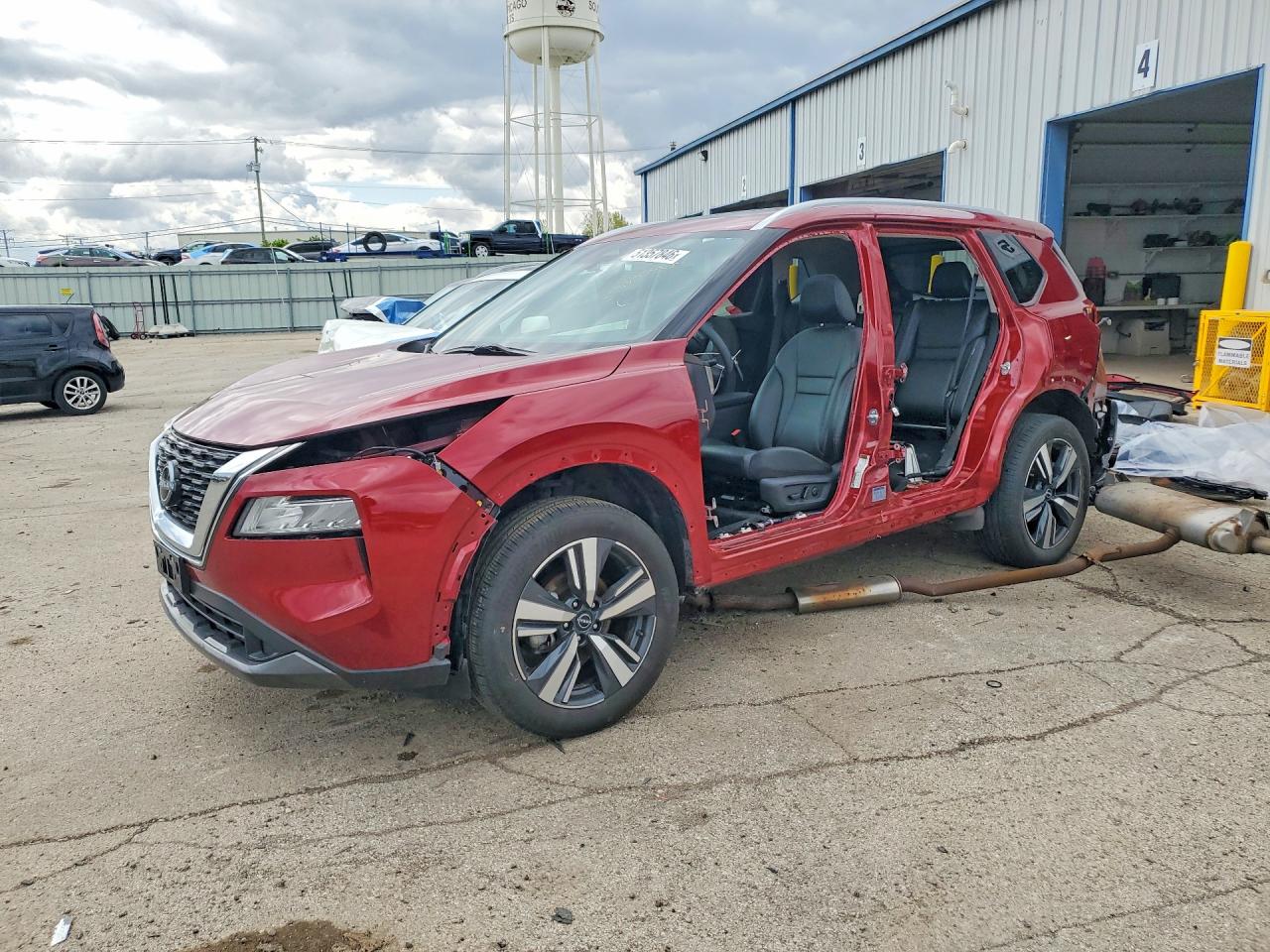 Salvage Nissan Rogue Image