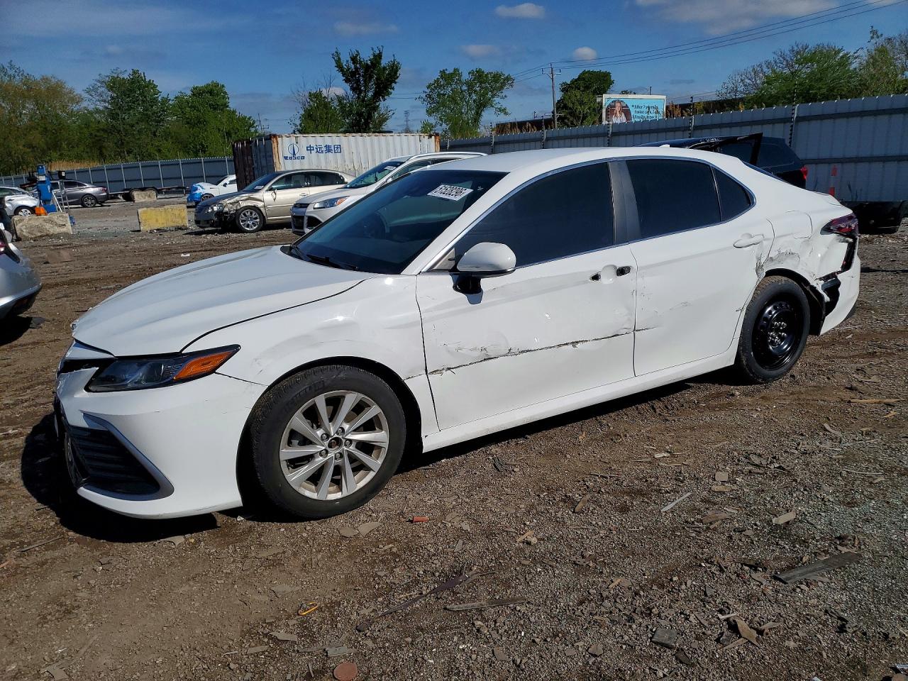 Salvage Toyota Camry Image