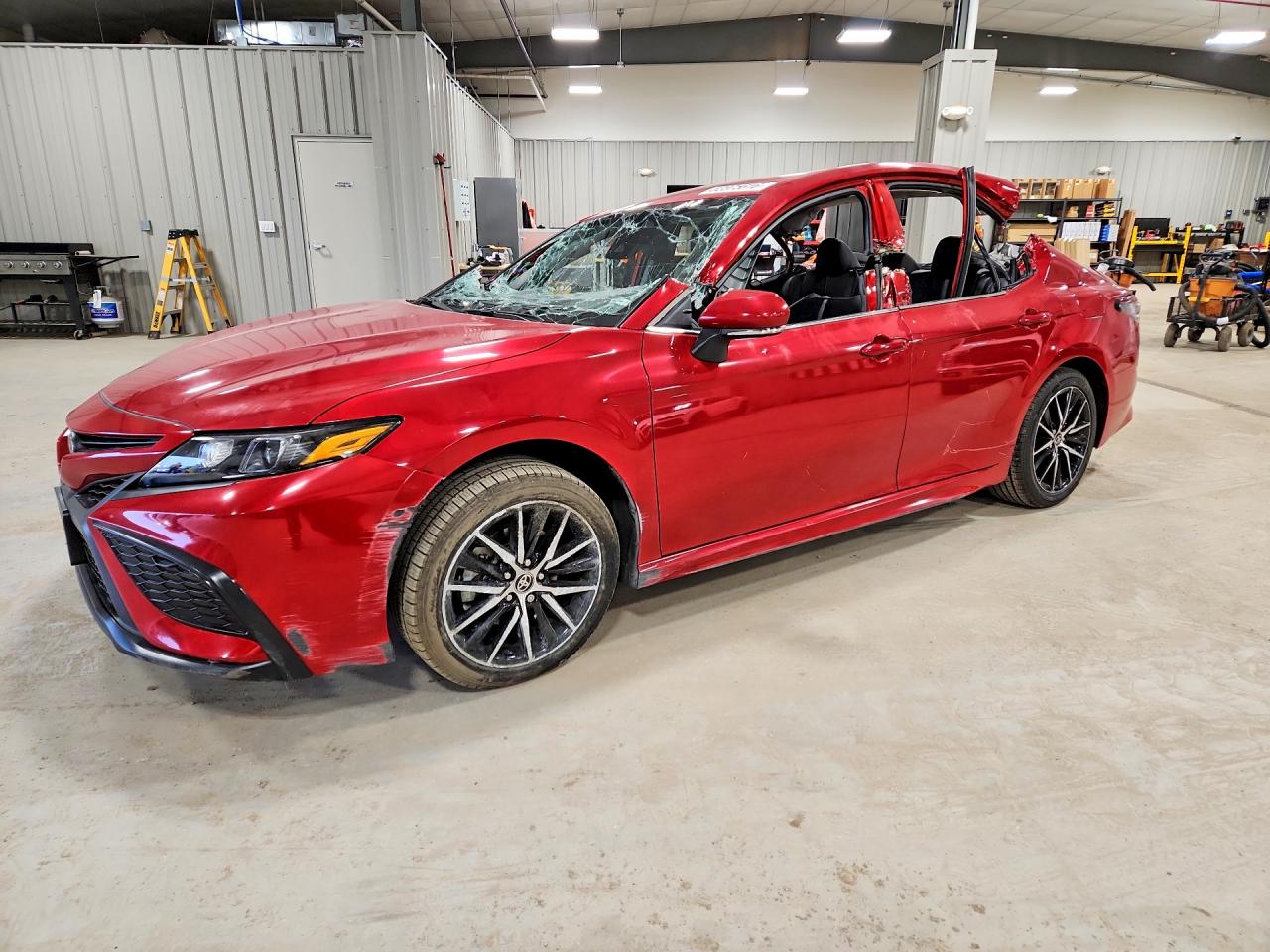 Salvage Toyota Camry Image