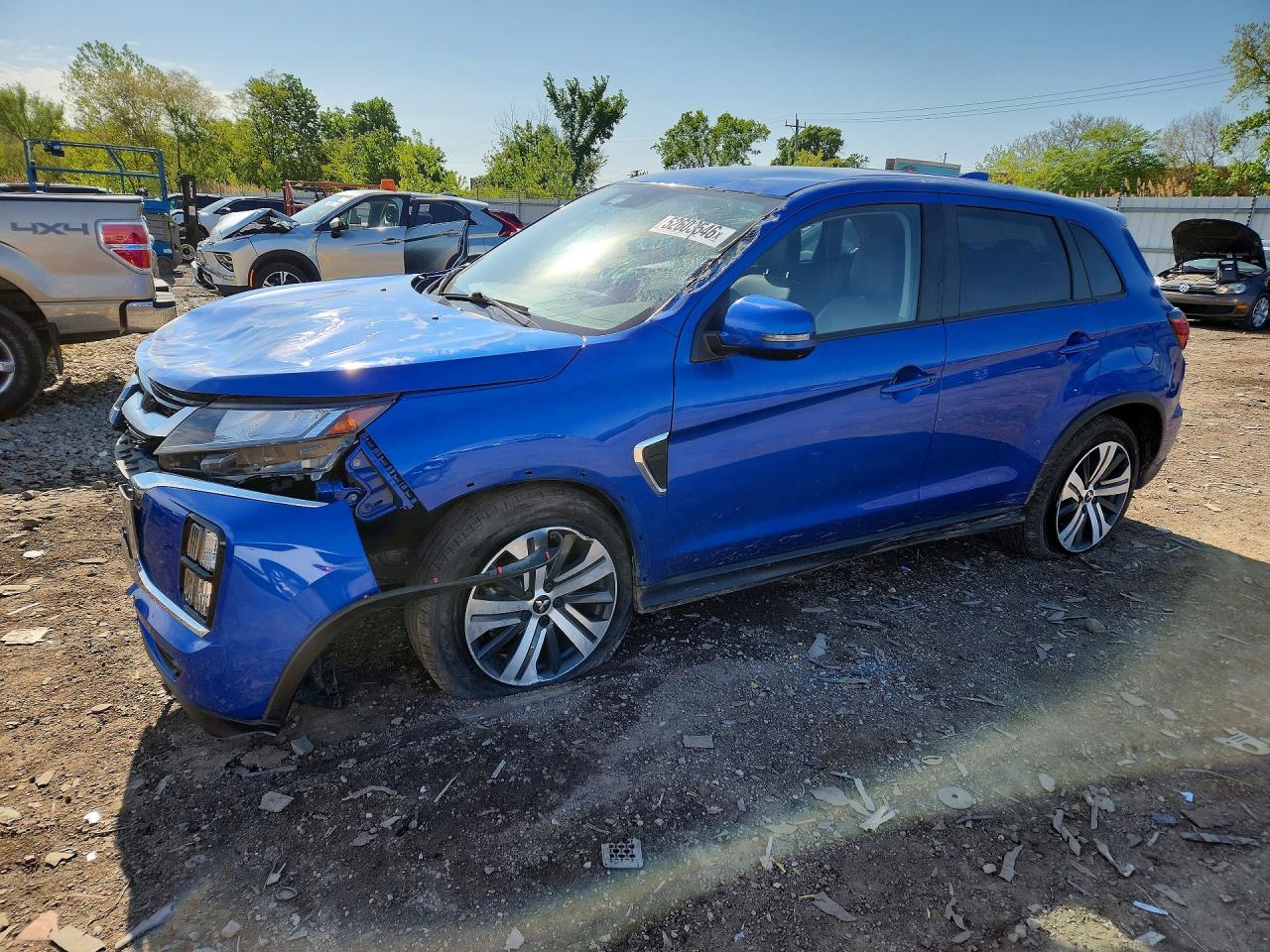 Salvage Mitsubishi Outlander Image