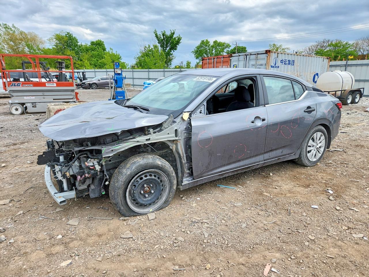 Salvage Nissan Sentra Image