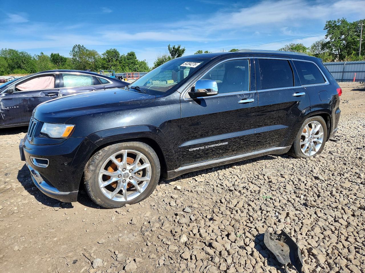 Salvage Jeep Grand Cherokee Image