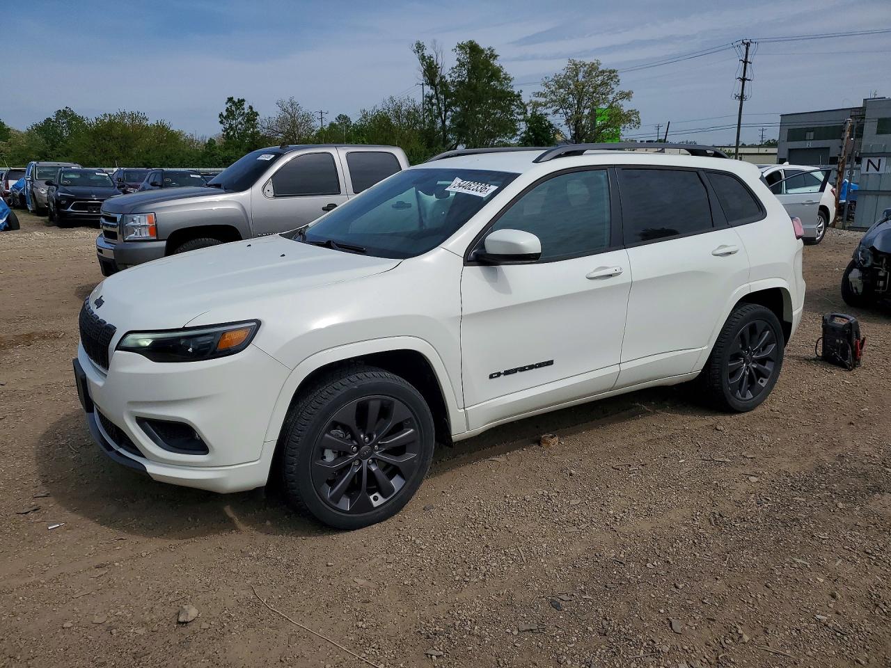 Salvage Jeep Cherokee Image