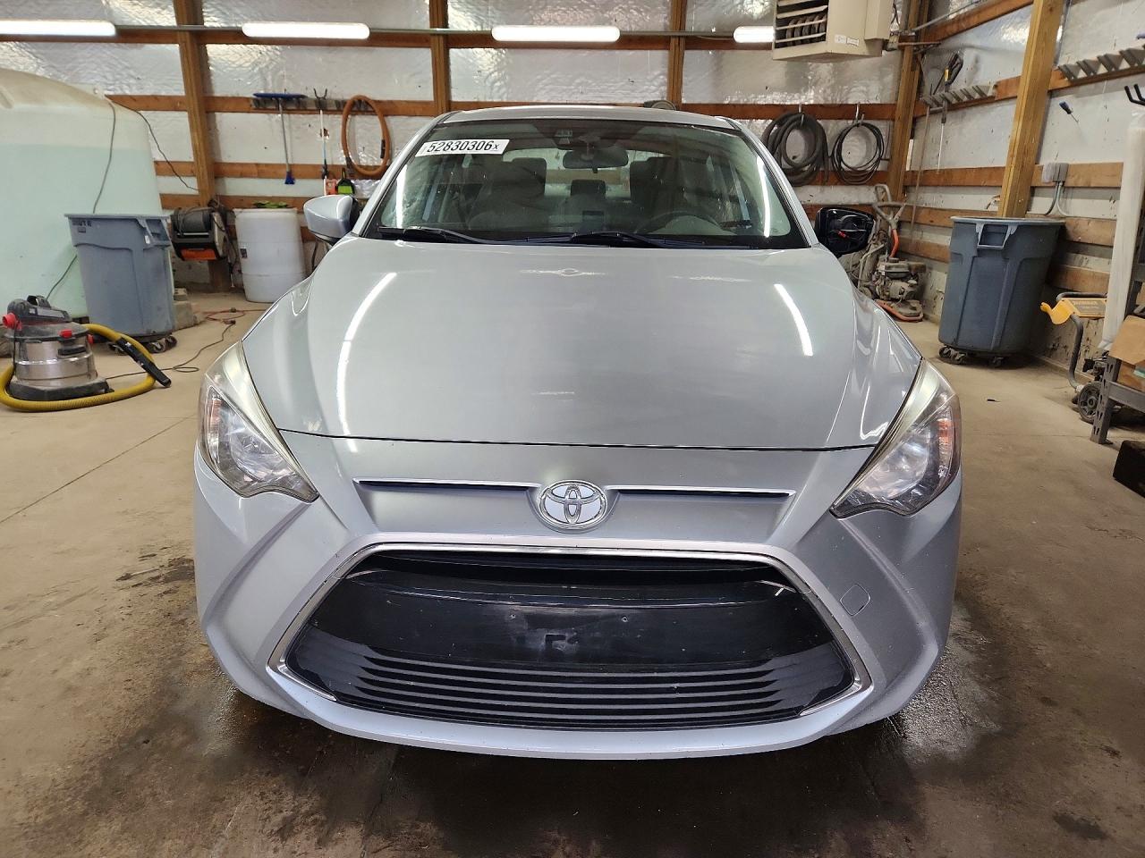 Toyota Yaris Base