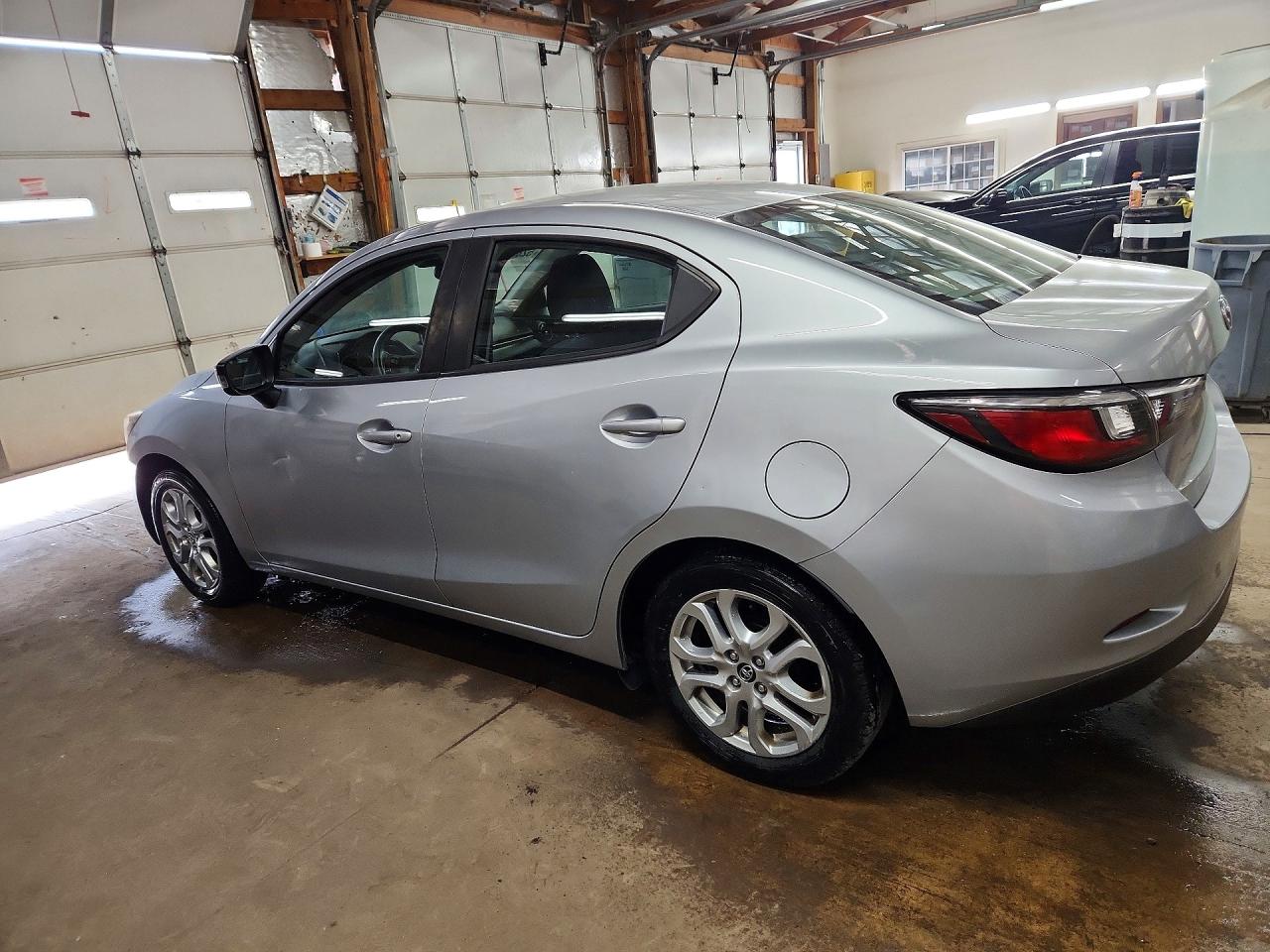 Toyota Yaris Base