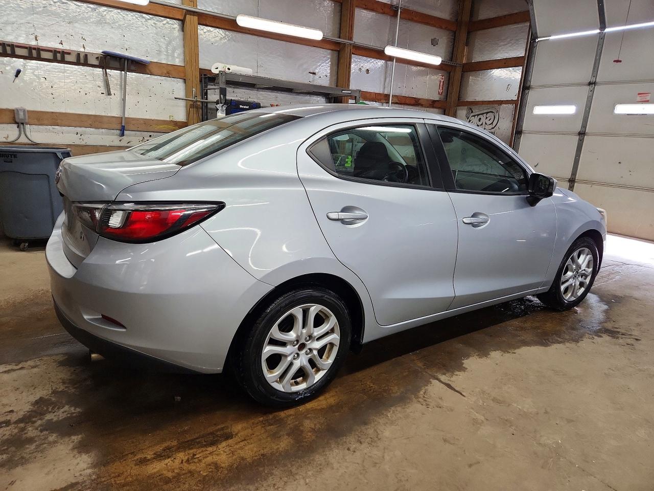 Toyota Yaris Base