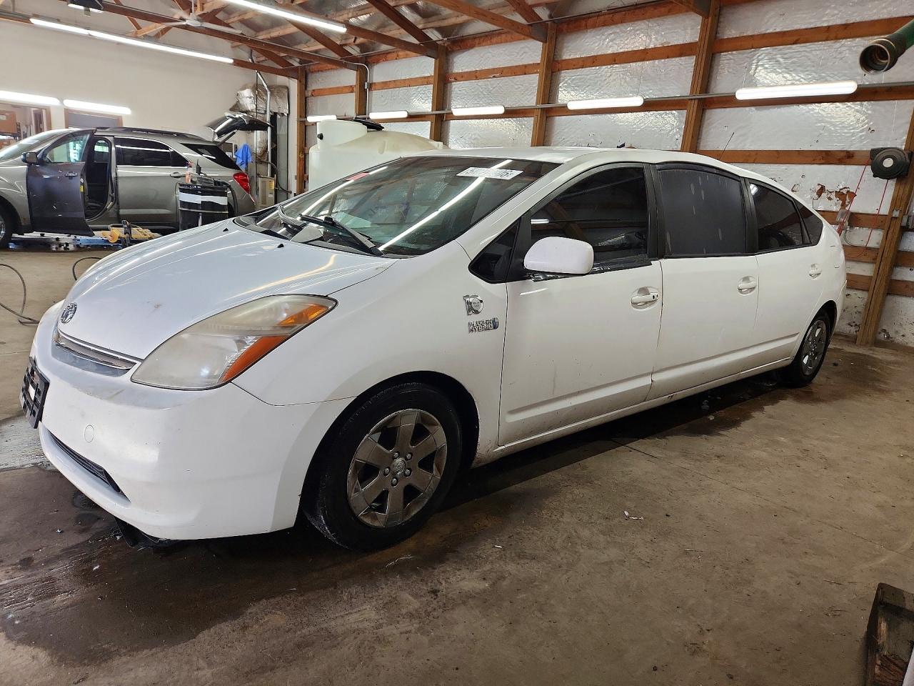 Salvage Toyota Prius Image