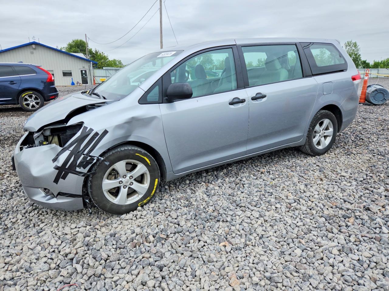 Salvage Toyota Sienna Image
