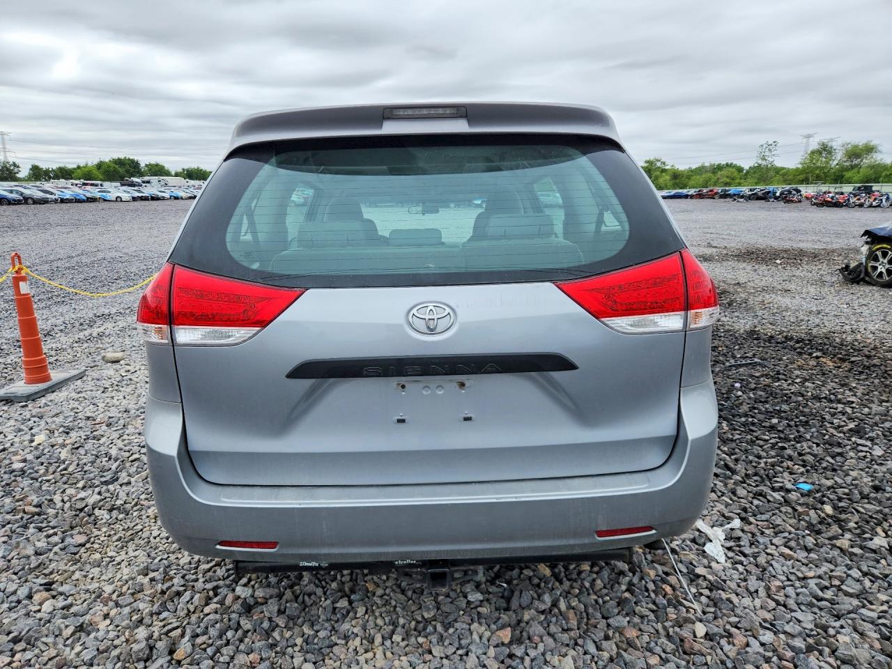 Toyota Sienna Base 7-passenger