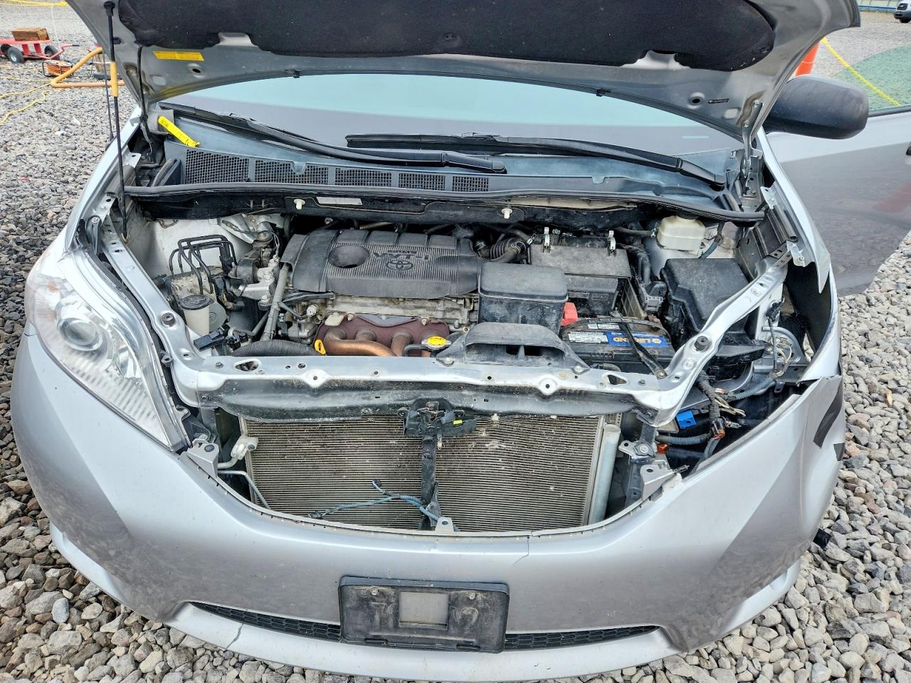 Toyota Sienna Base 7-passenger