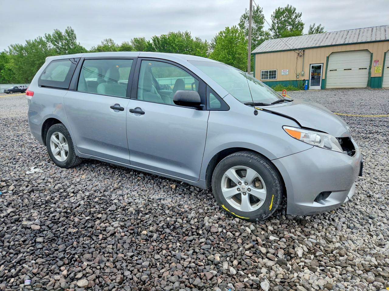 Toyota Sienna Base 7-passenger