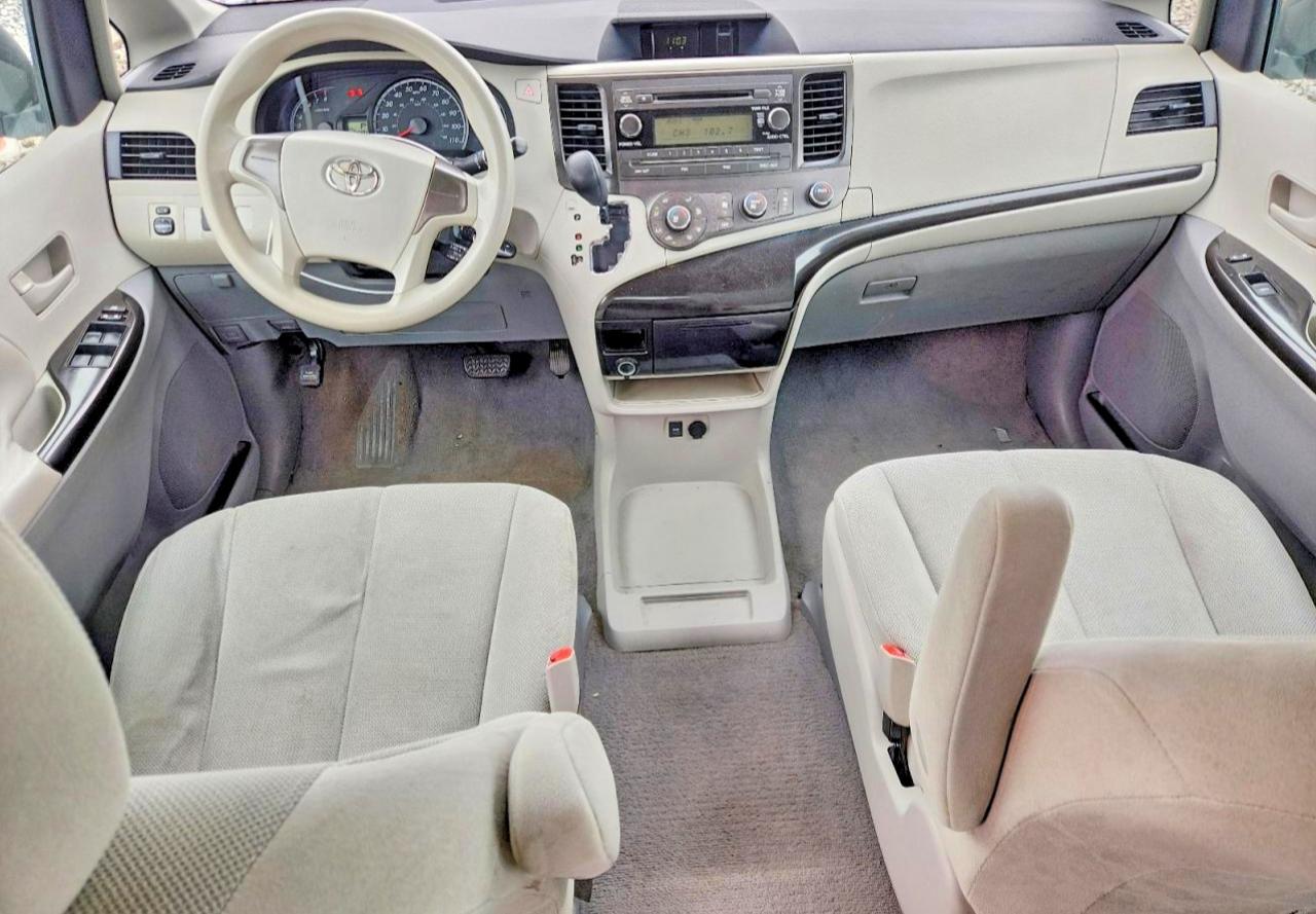 Toyota Sienna Base 7-passenger