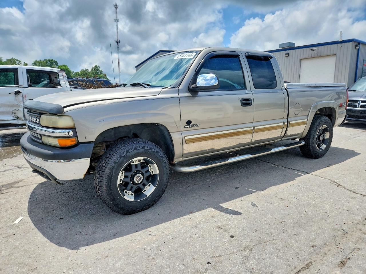Salvage Chevrolet Silverado Image