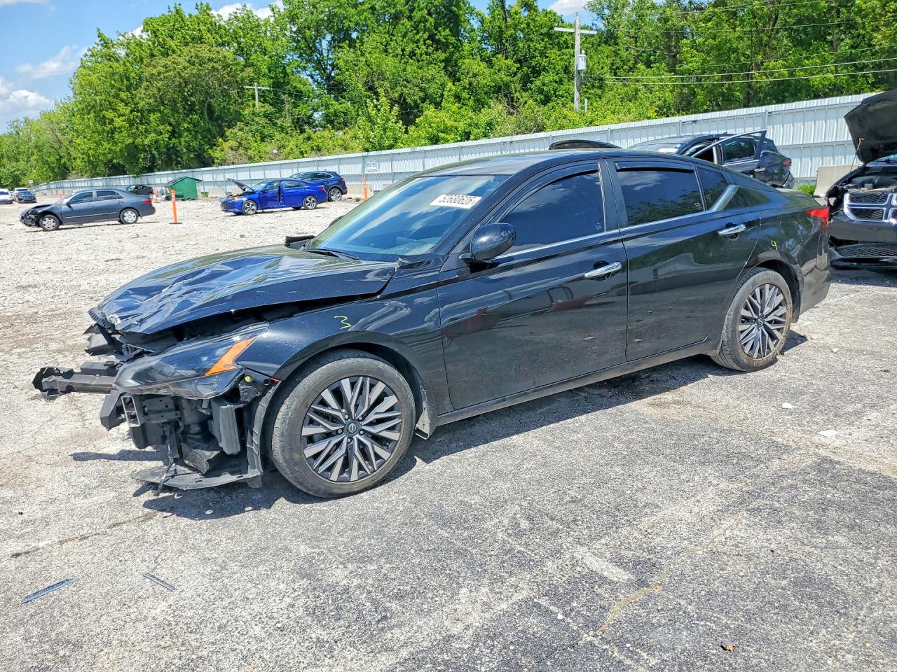 Salvage Nissan Altima Image