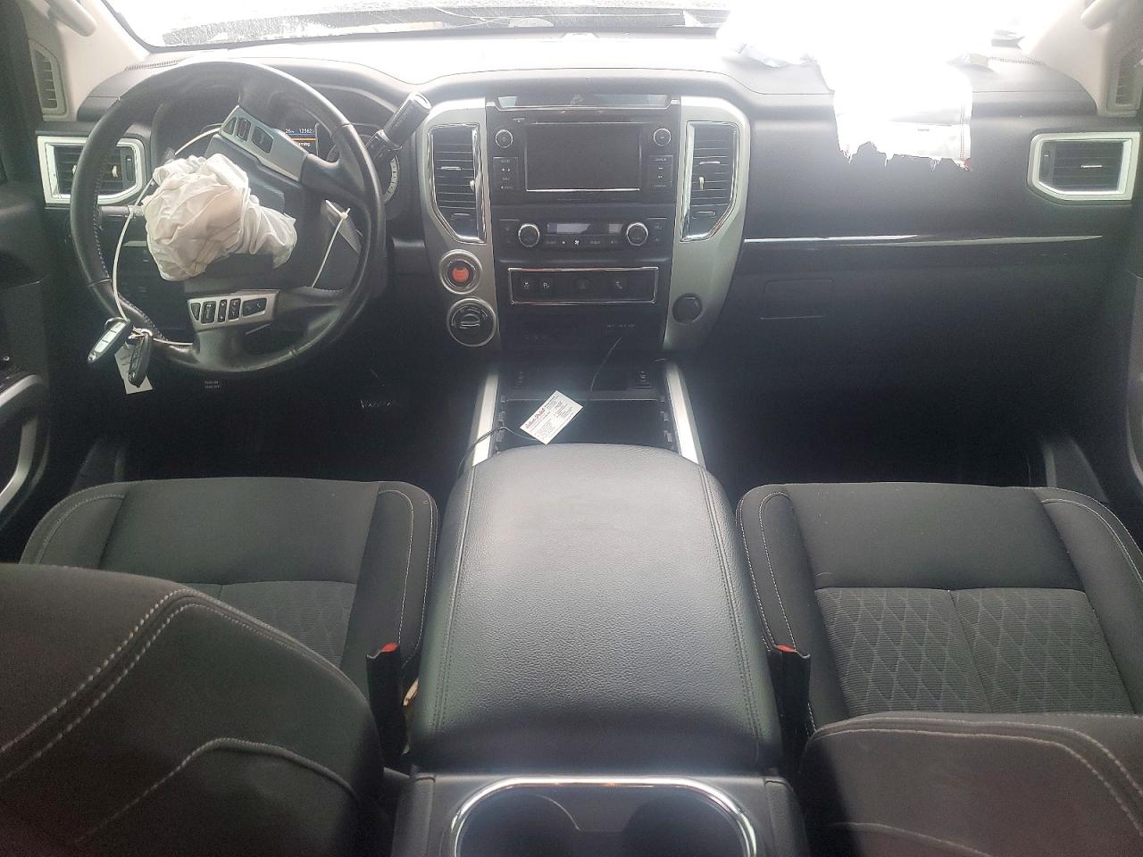 Nissan Titan Sv