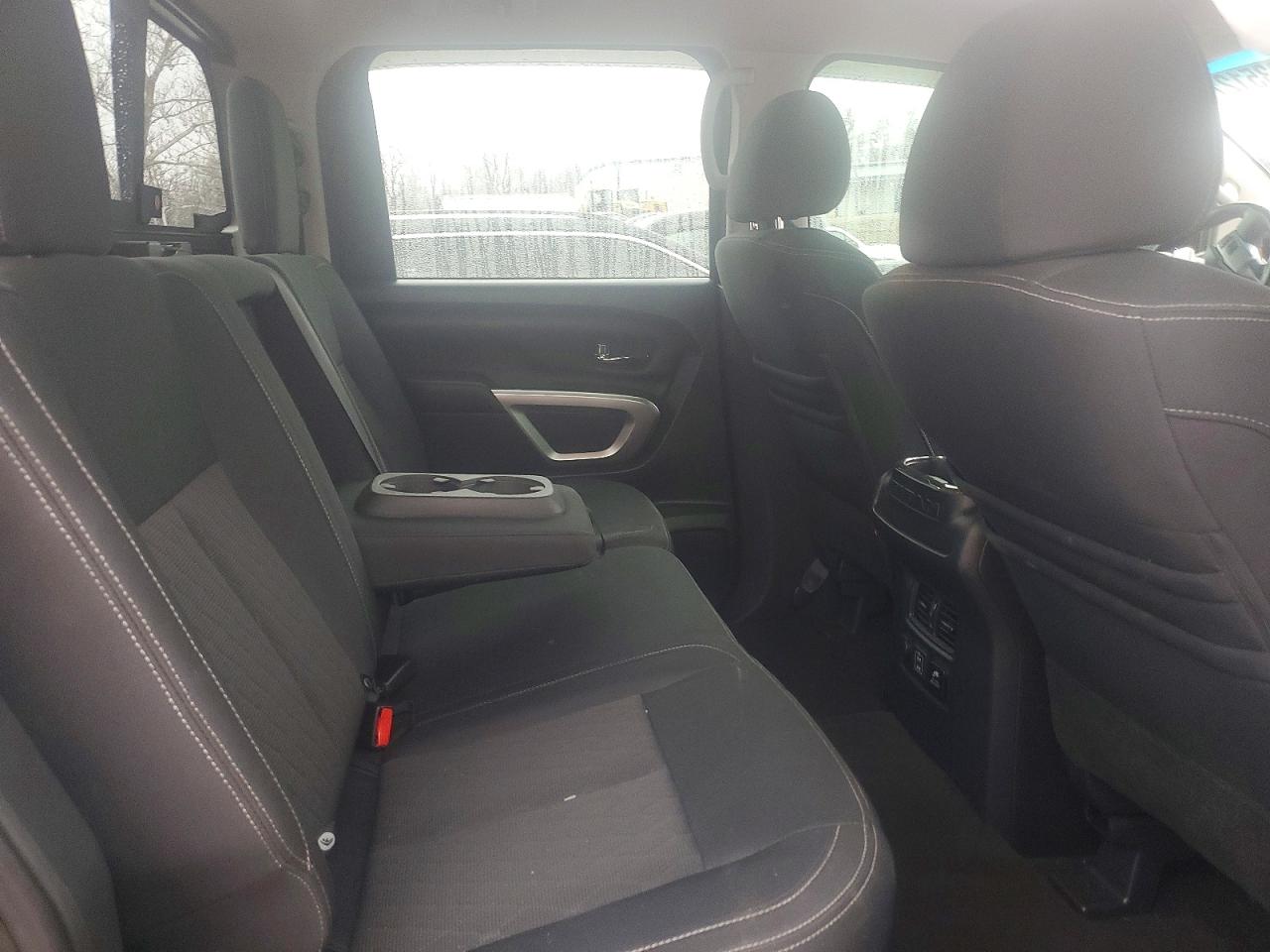 Nissan Titan Sv