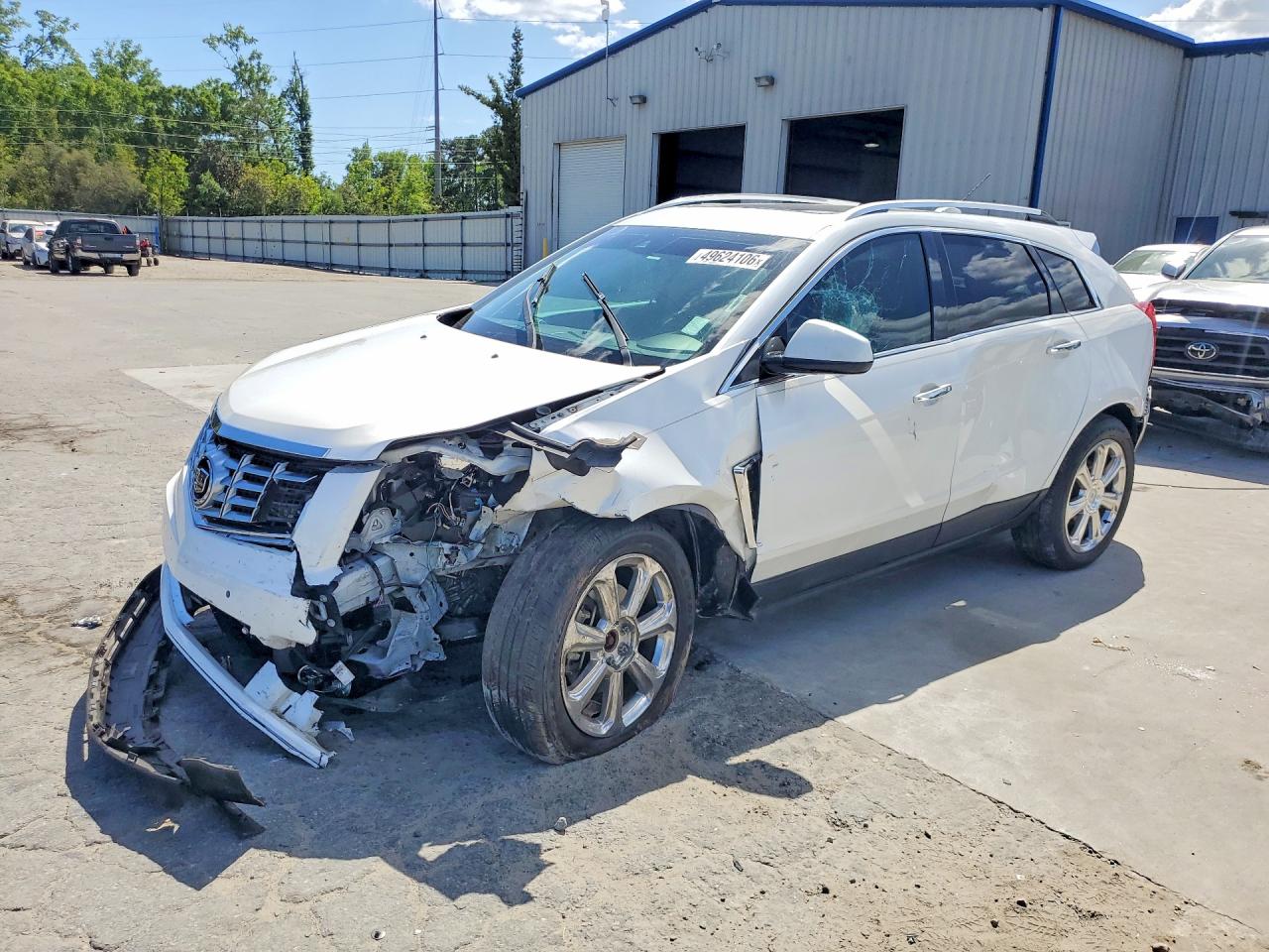 Salvage Cadillac SRX Image