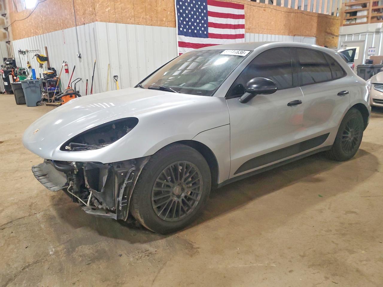 Salvage Porsche Macan Image