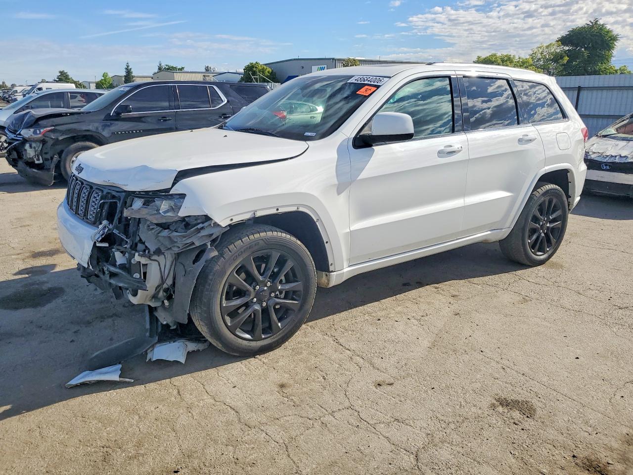 Salvage Jeep Cherokee Image