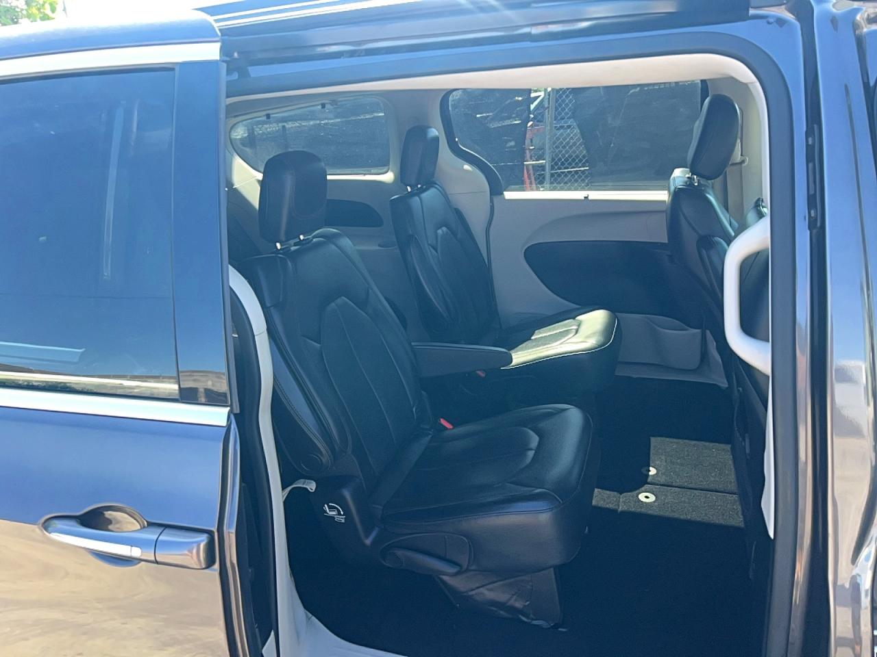 Chrysler Pacifica Touring L