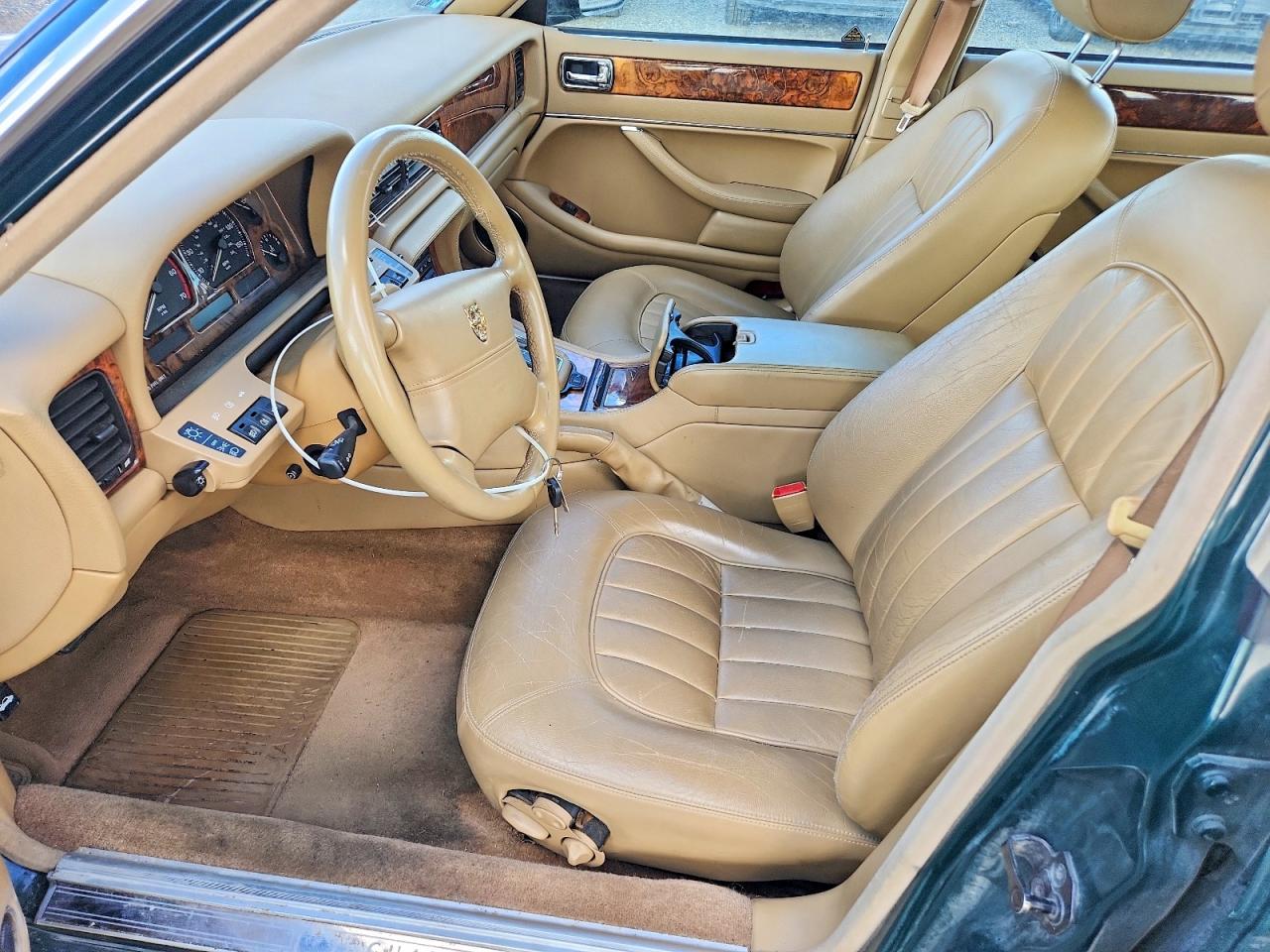 Jaguar Xj6