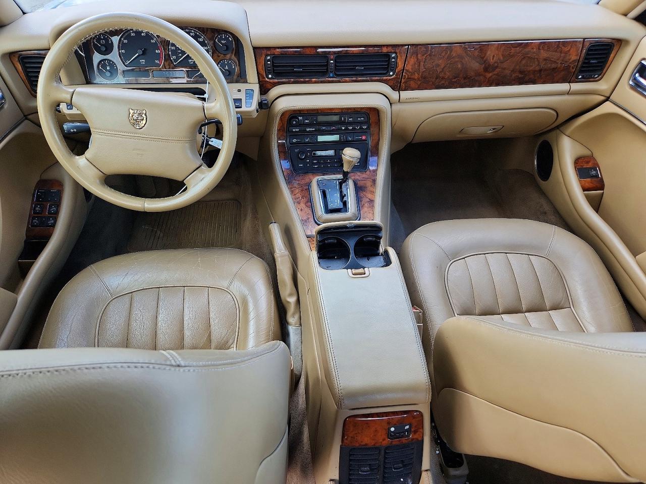 Jaguar Xj6