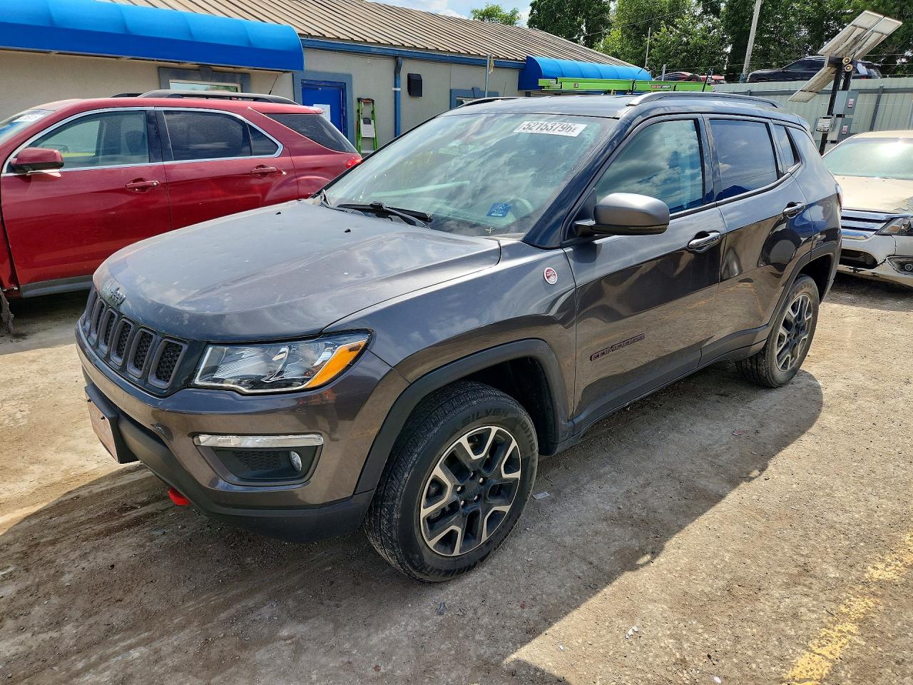Salvage Jeep Compass Image