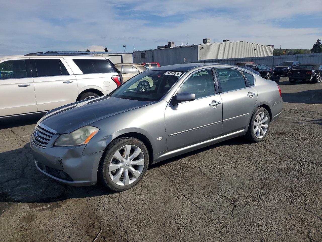 Salvage INFINITI M35 Image