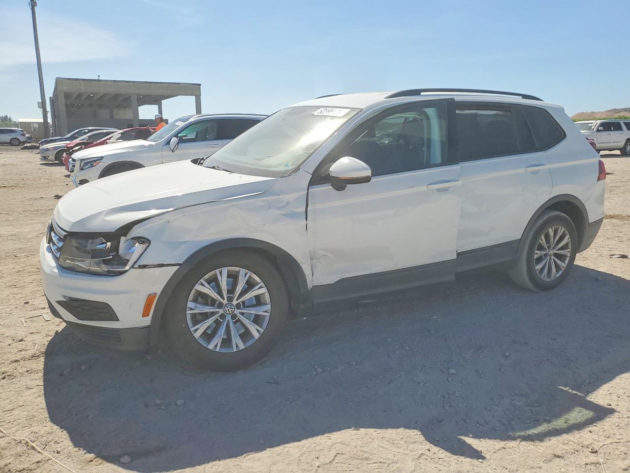 Salvage Volkswagen Tiguan Image