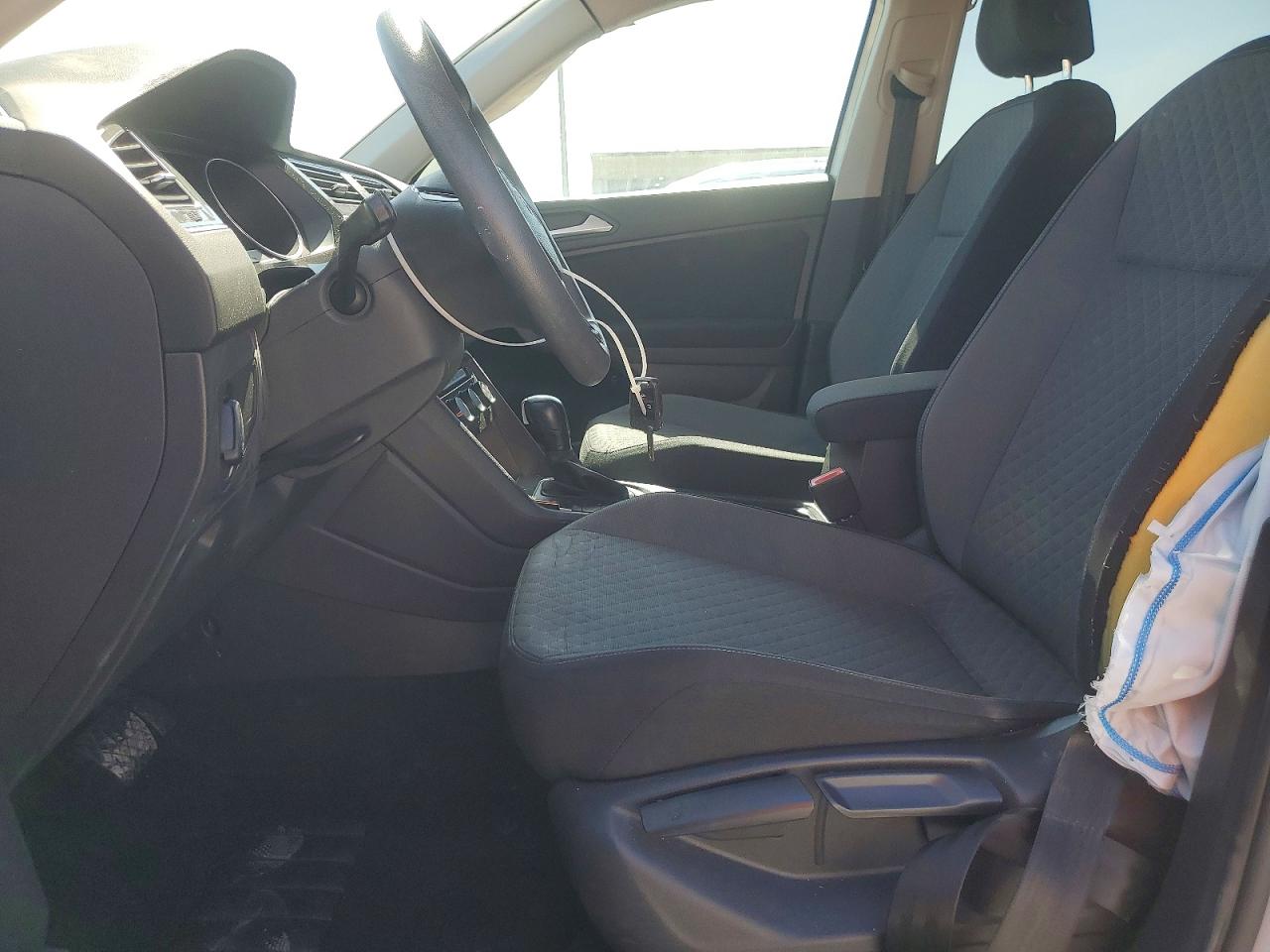 Volkswagen Tiguan S