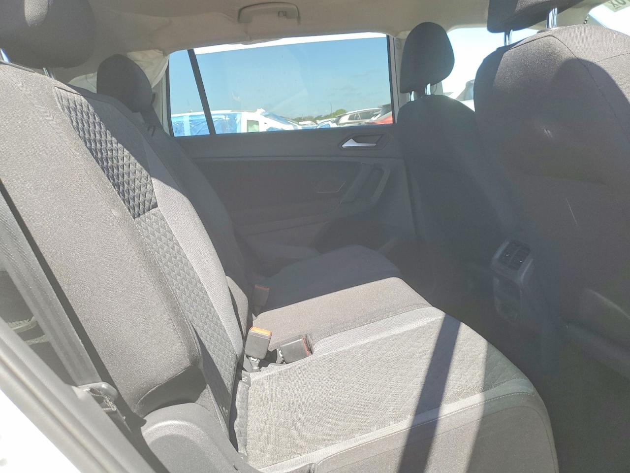 Volkswagen Tiguan S