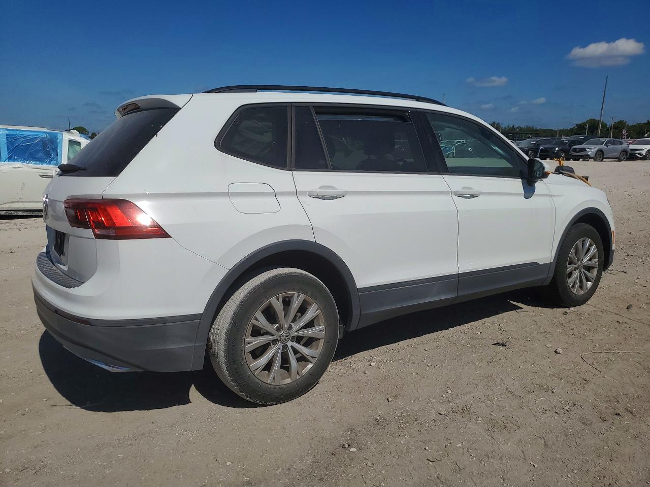 Volkswagen Tiguan S