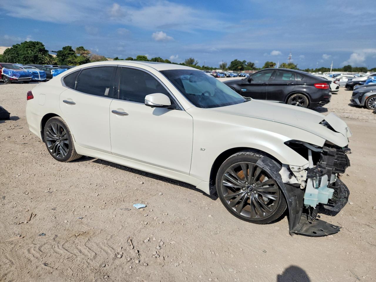 INFINITI Q70 3.7 Luxe