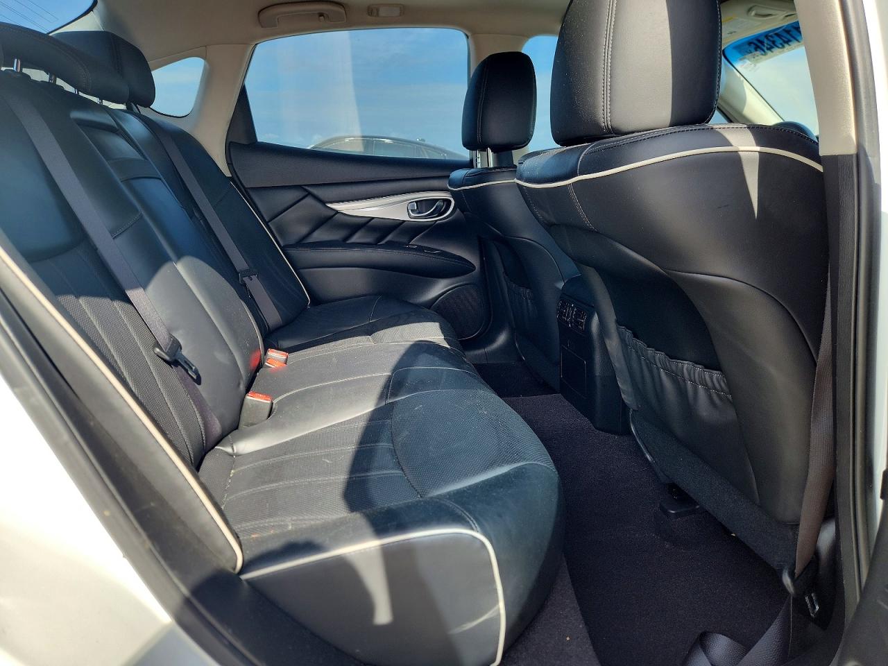 INFINITI Q70 3.7 Luxe