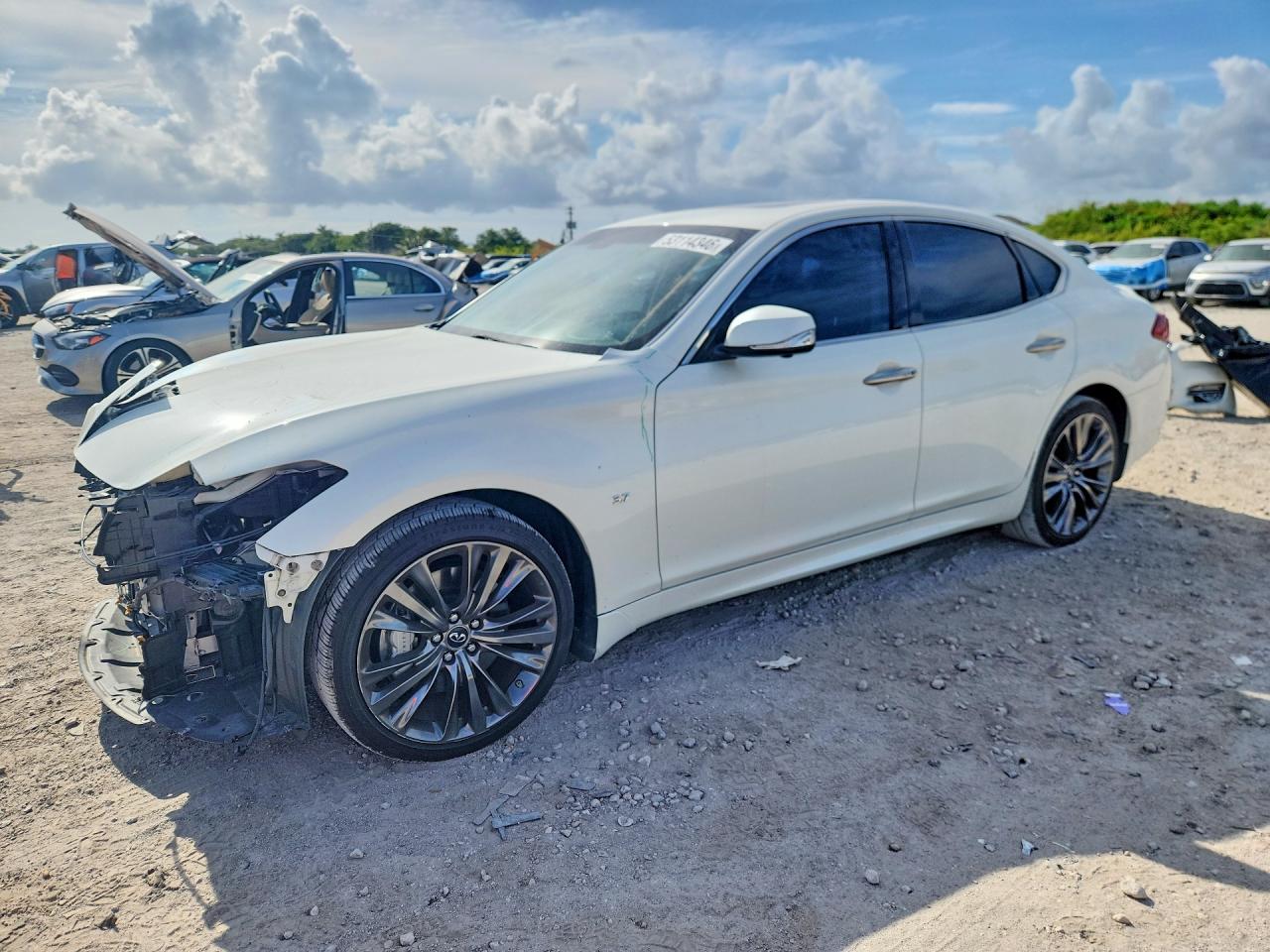 Salvage INFINITI Q70 Image