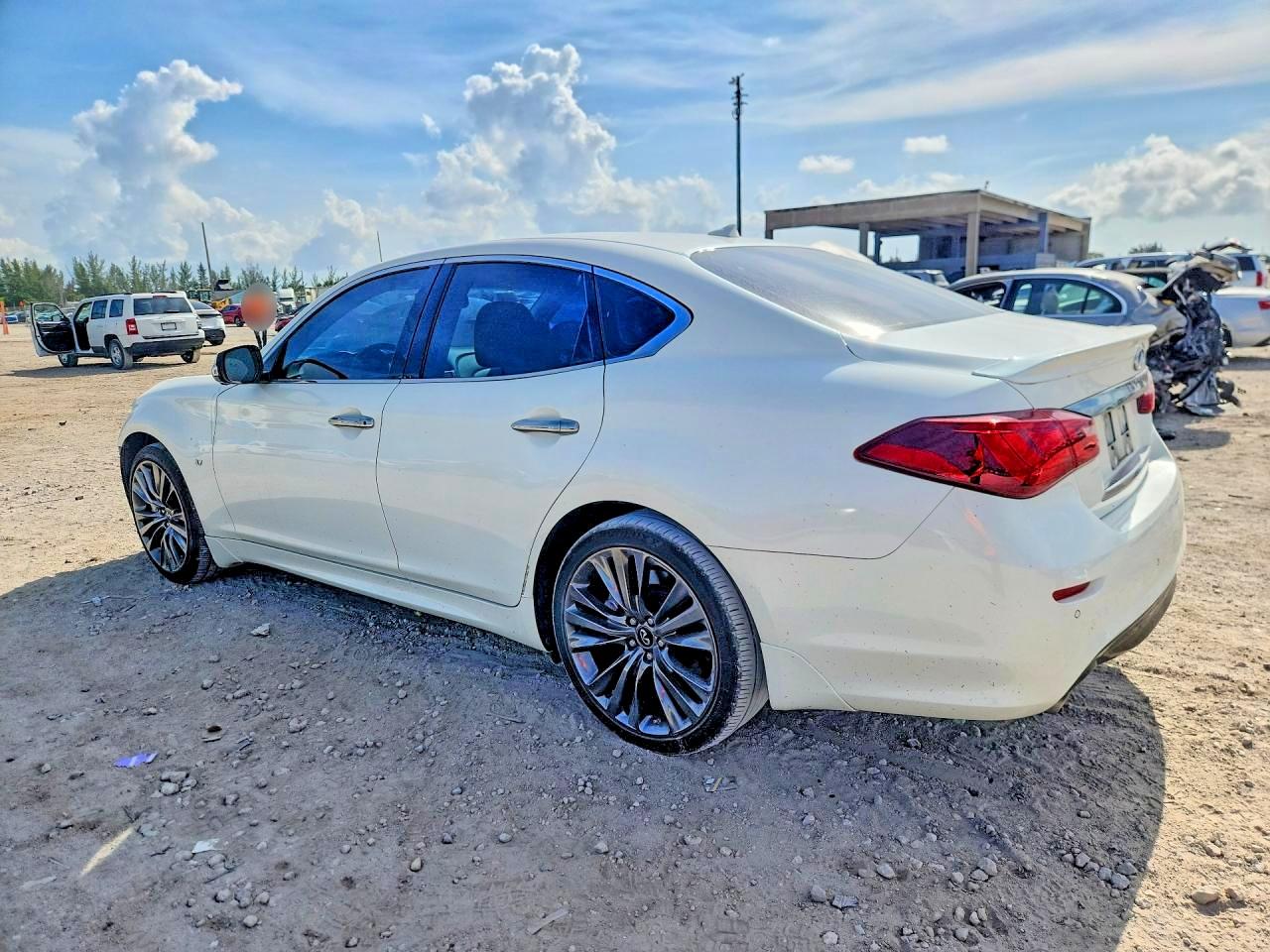 INFINITI Q70 3.7 Luxe