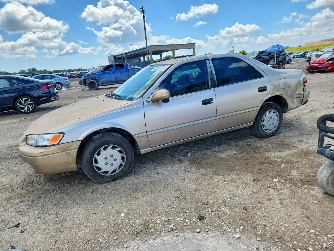 Salvage Toyota Camry Image