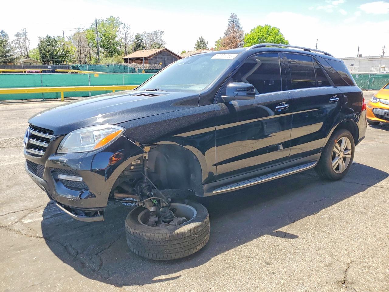 Salvage Mercedes-Benz M-Class Image