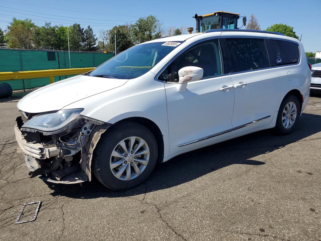 Salvage Chrysler Pacifica Image