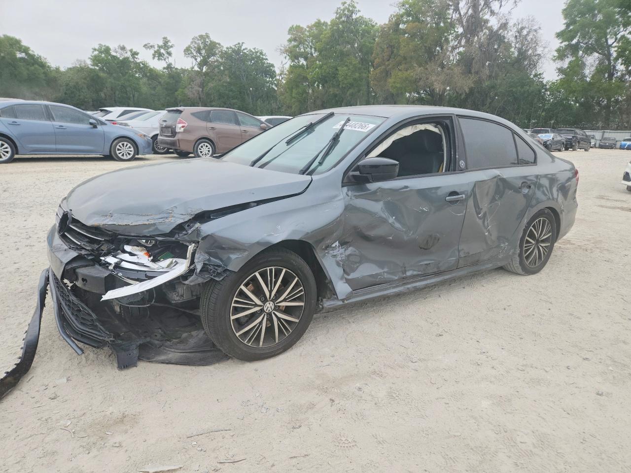 Salvage Volkswagen Jetta Image
