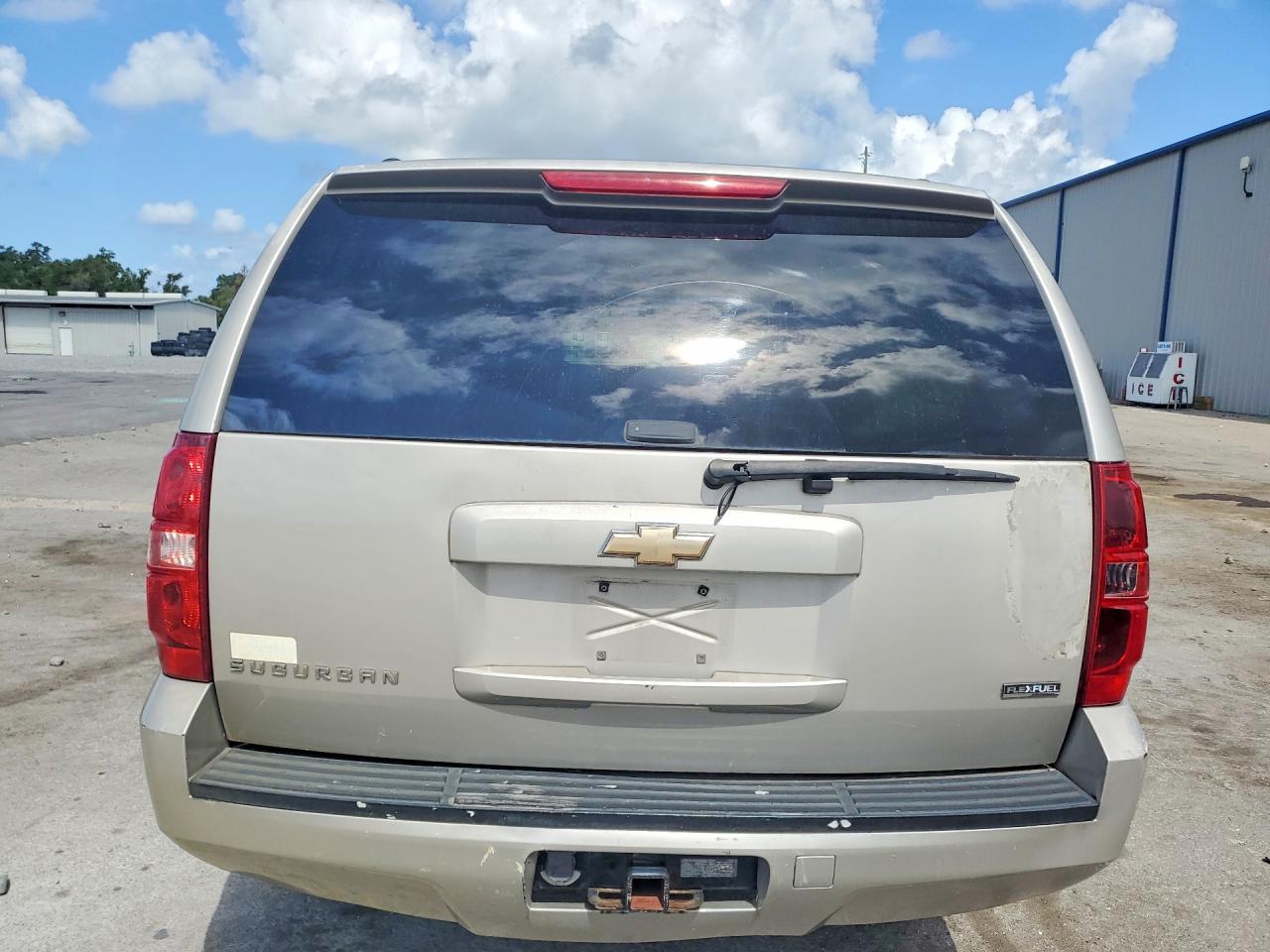 Chevrolet Suburban C1500