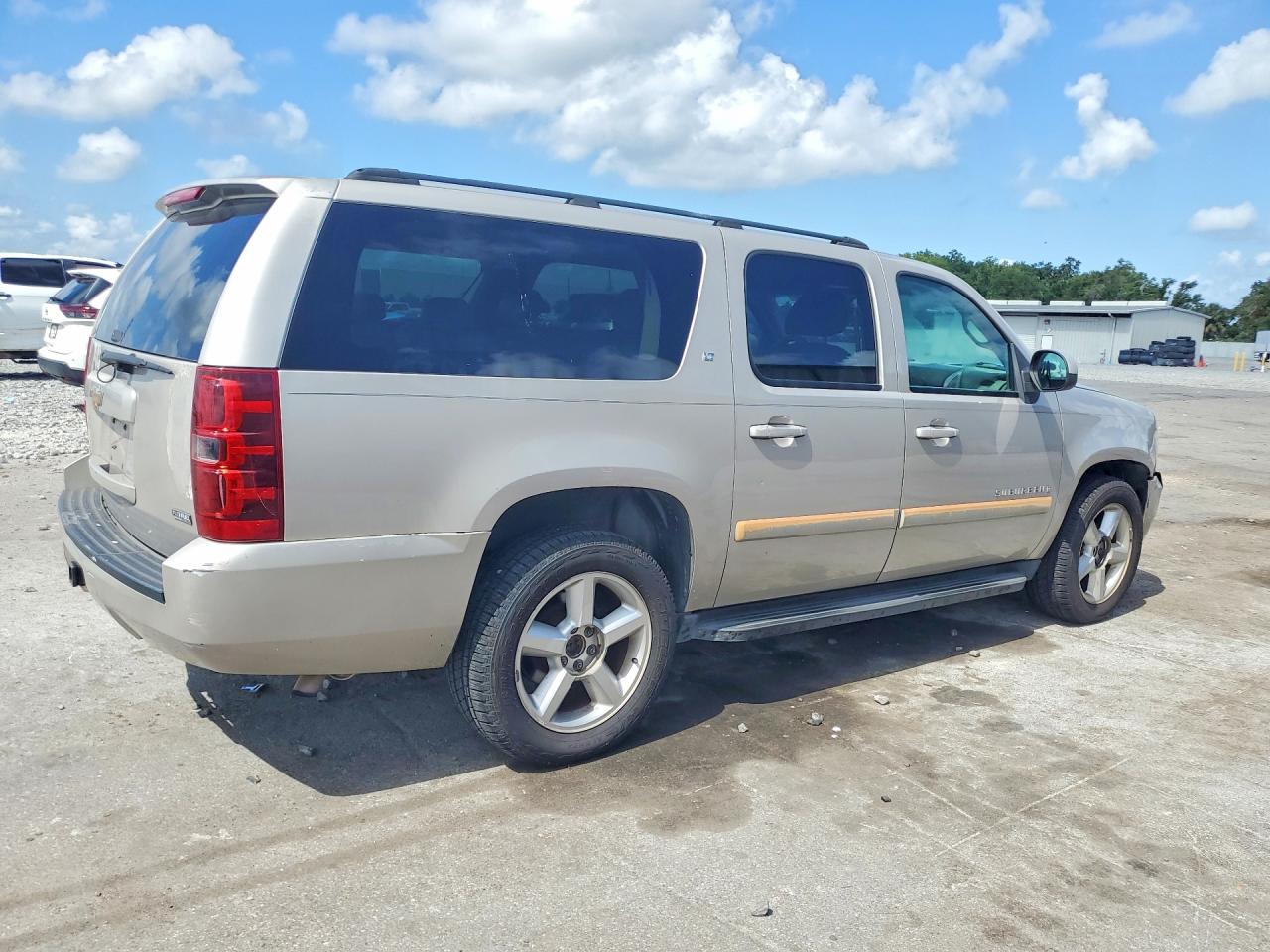 Chevrolet Suburban C1500