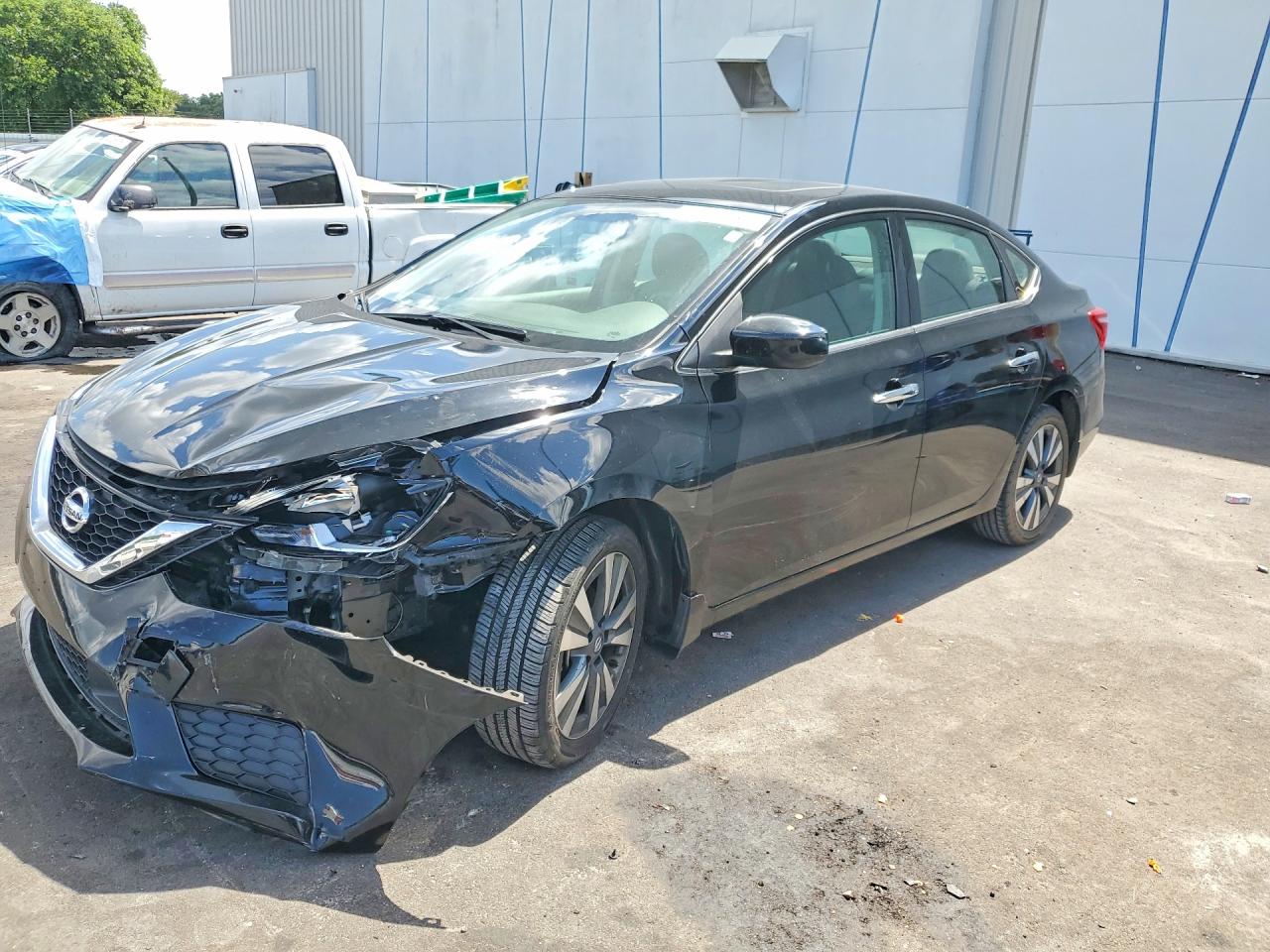 Salvage Nissan Sentra Image