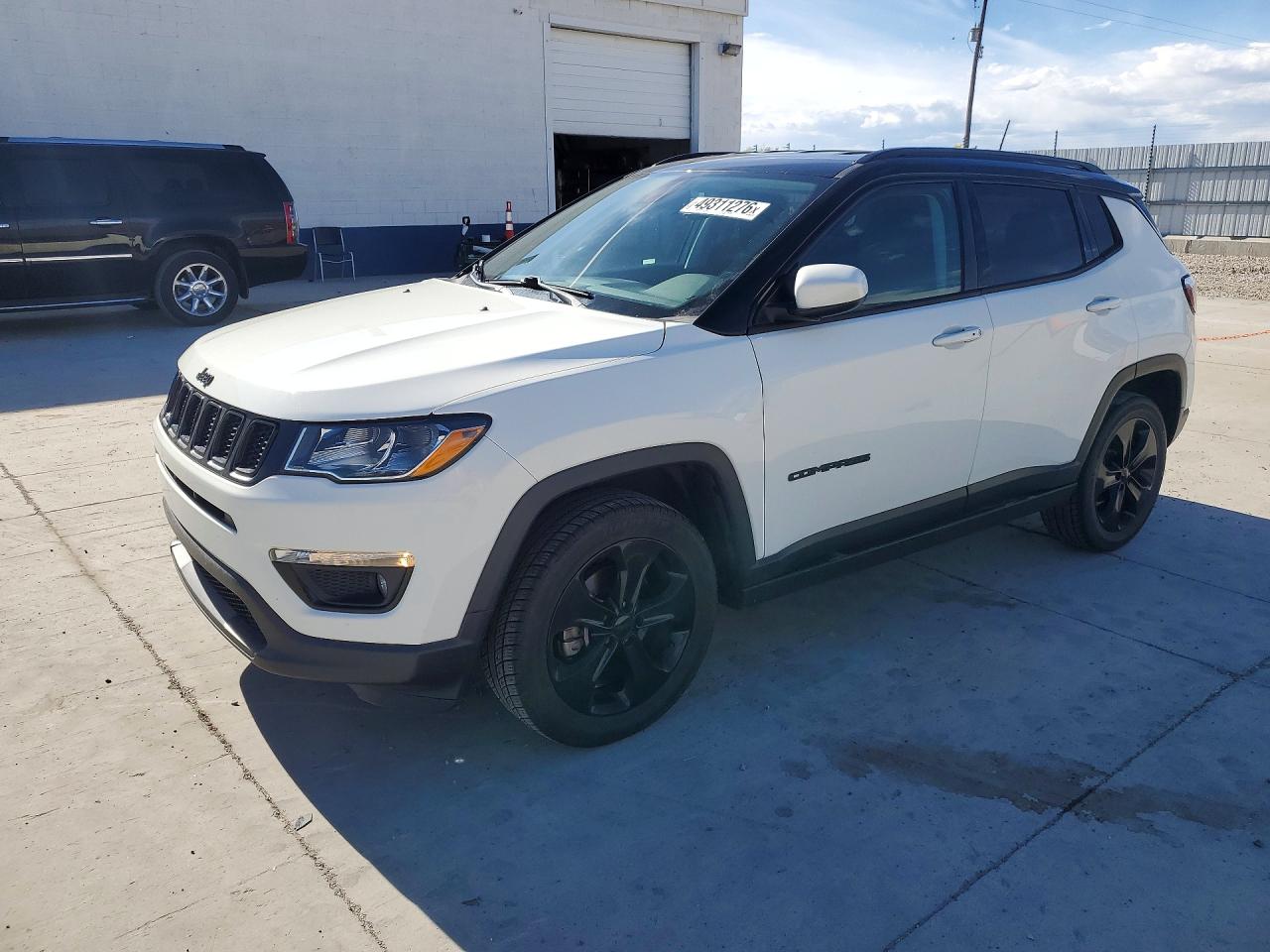 Salvage Jeep Compass Image