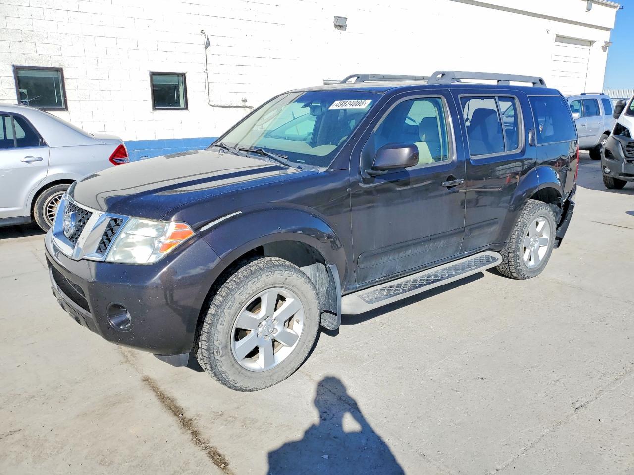 Salvage Nissan Pathfinder Image