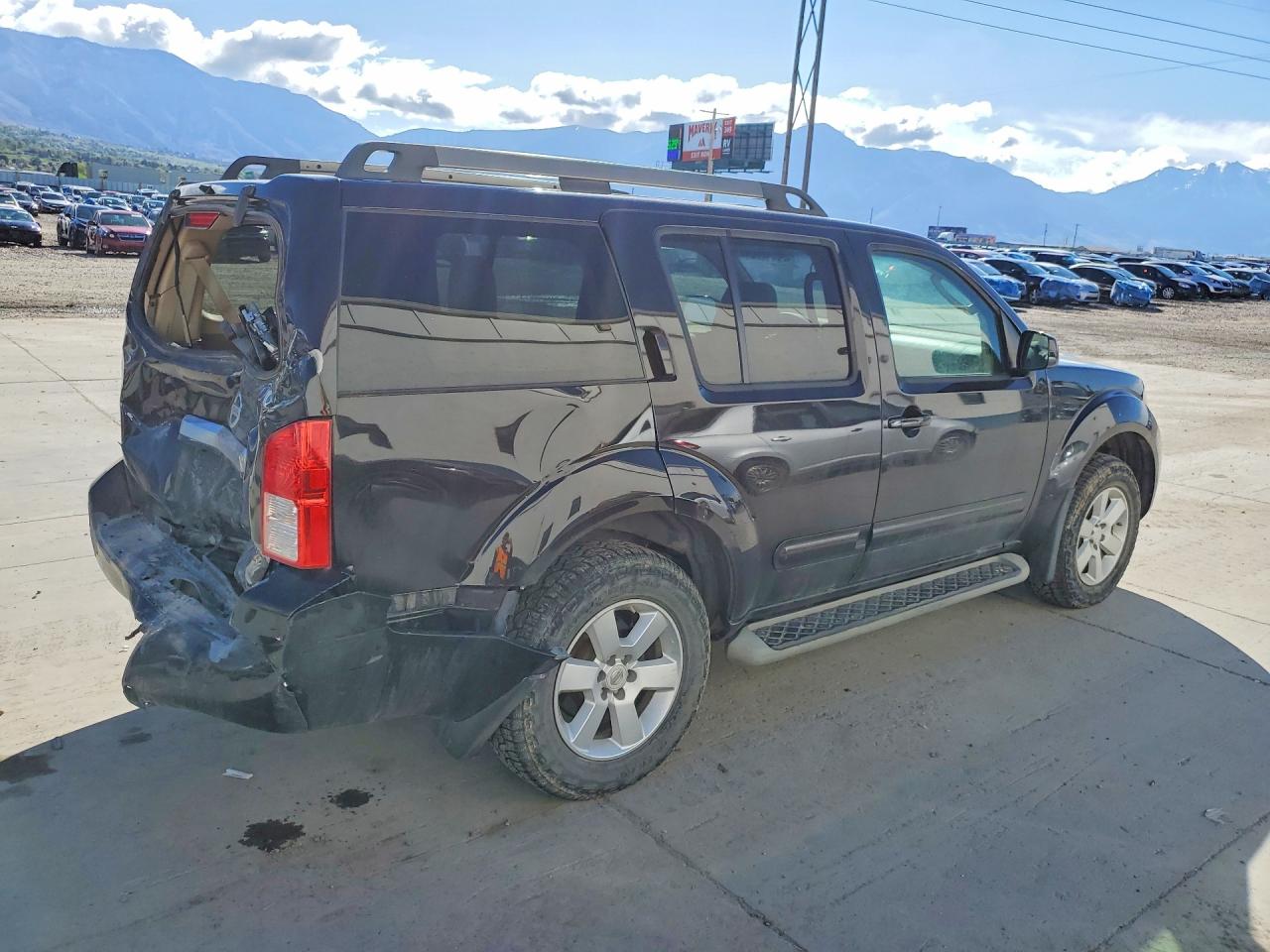 Nissan Pathfinder S