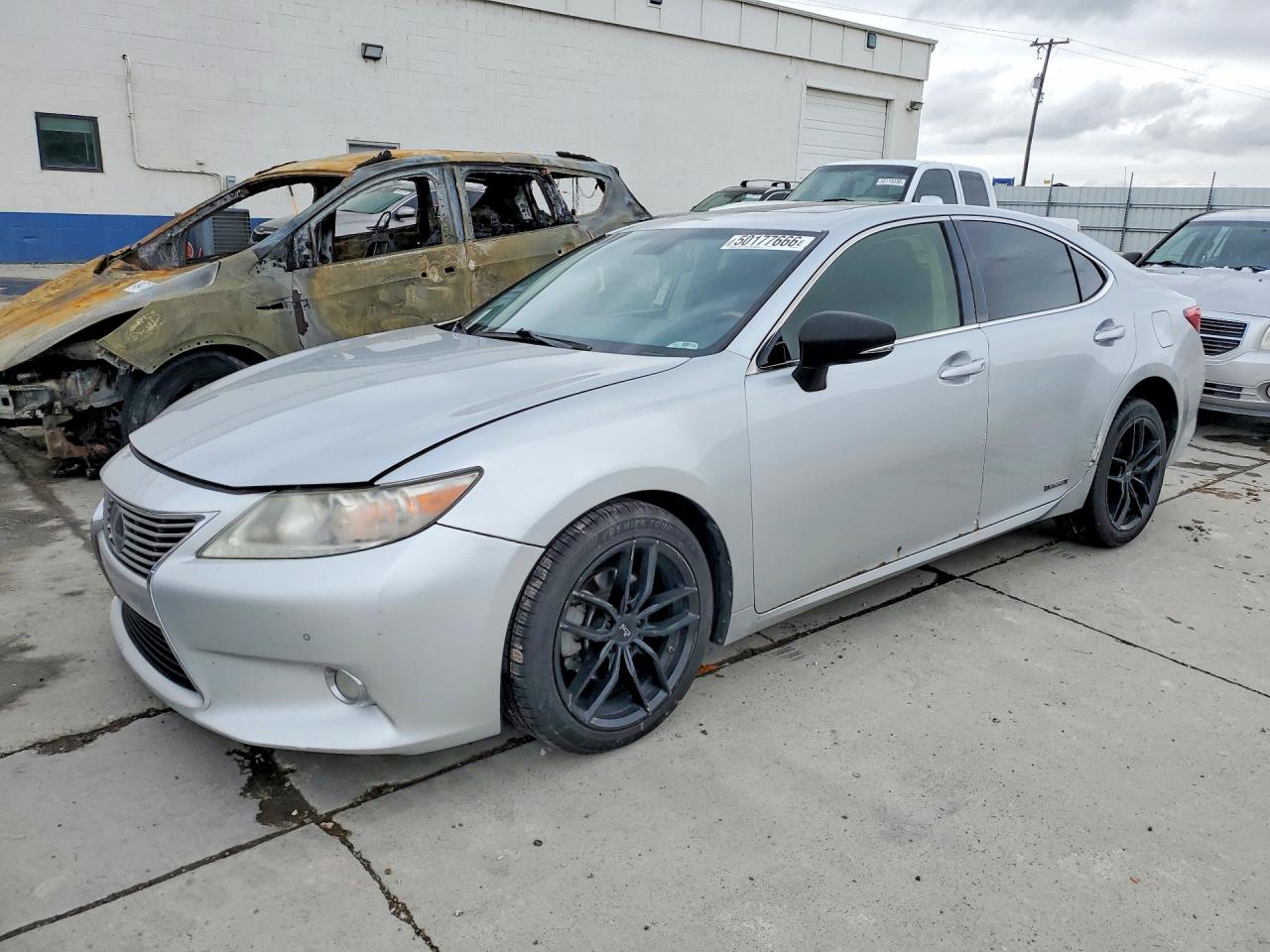 Salvage Lexus Es Image