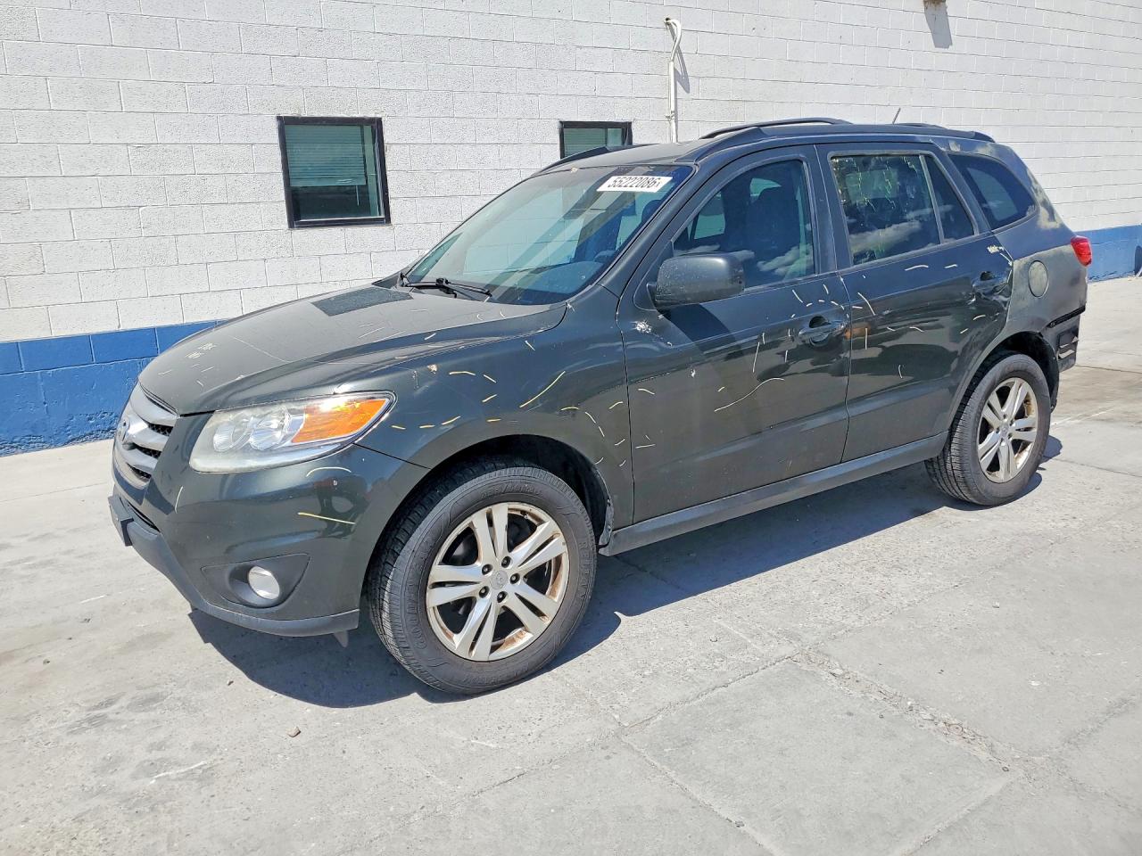 Salvage Hyundai SANTA FE Image