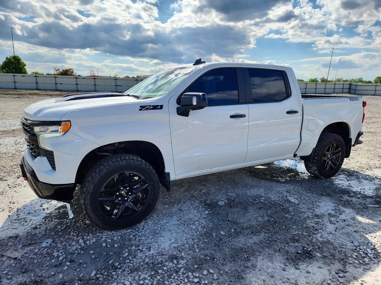 Salvage Chevrolet Silverado Image