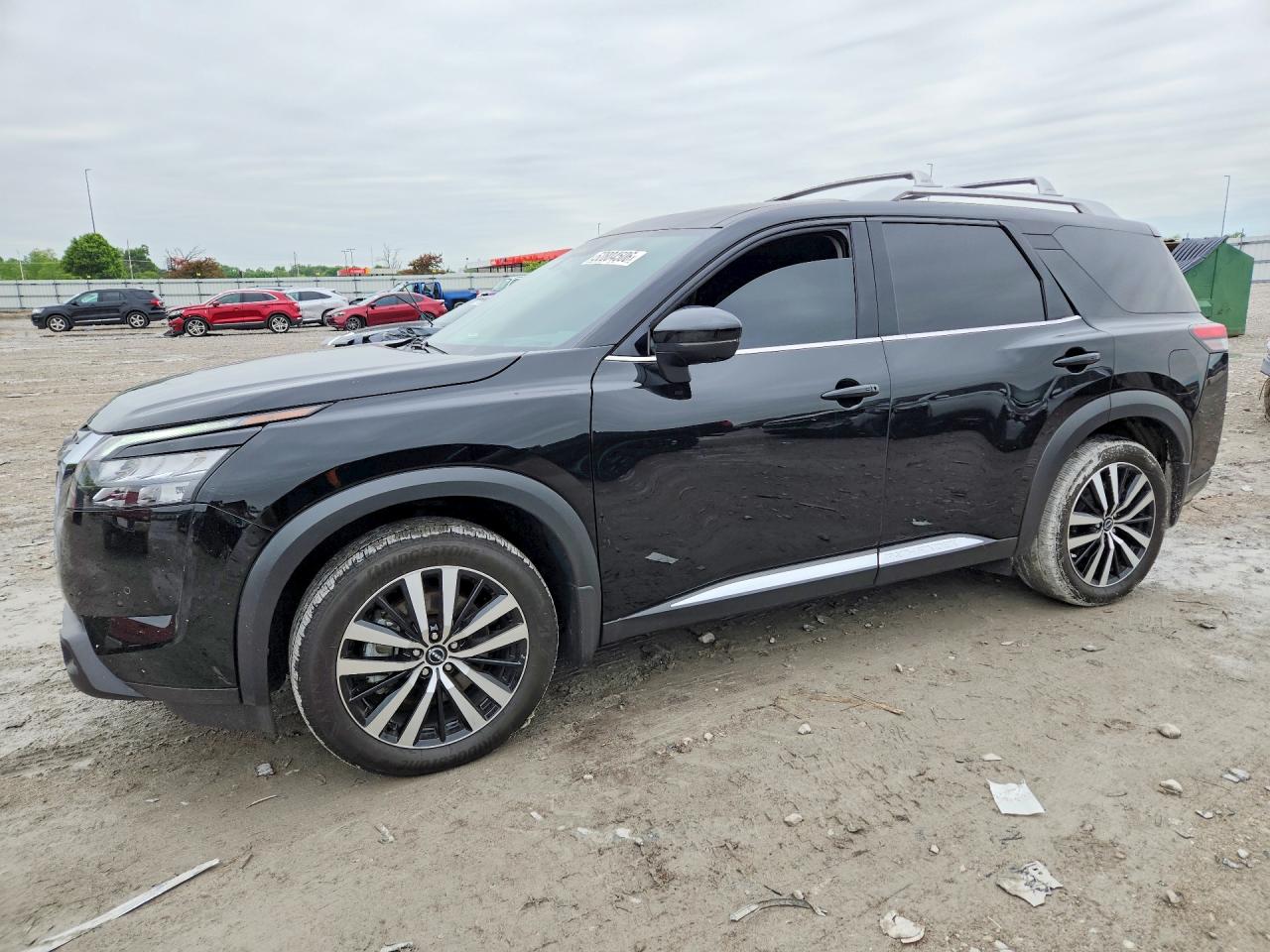 Salvage Nissan Pathfinder Image